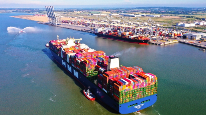 DP World moves more than one million units in six months at London Gateway