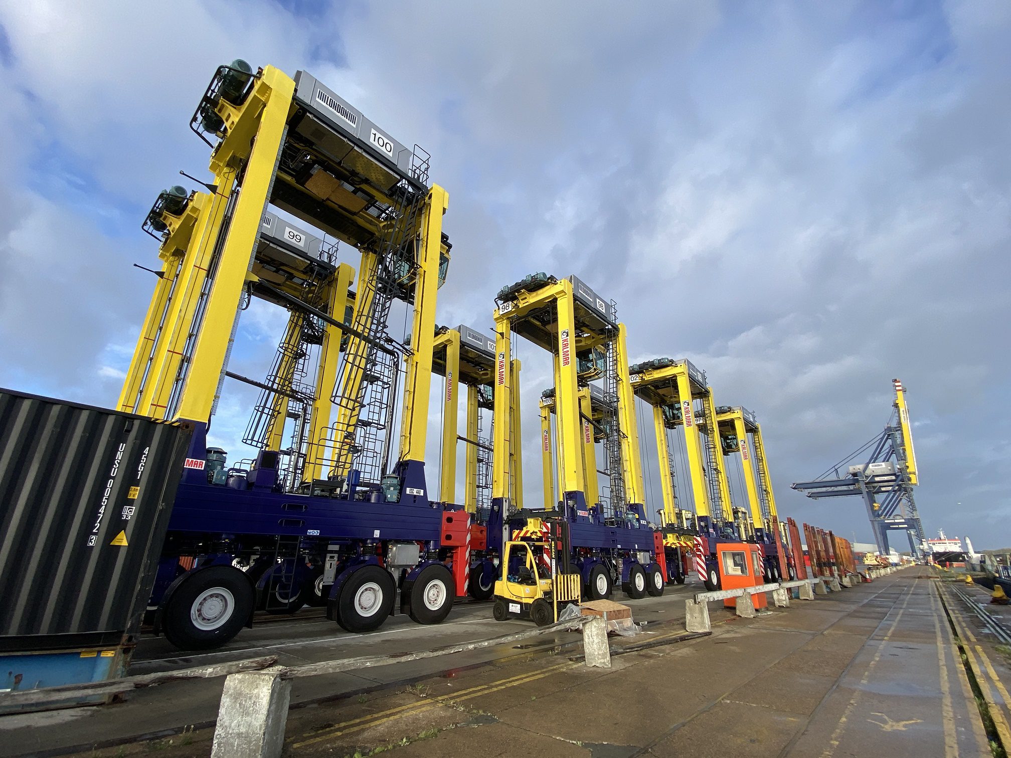 12 new Kalmar Straddles go into service in Grangemouth and Tilbury ...