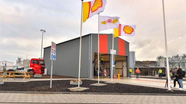 Royal Den Hartogh Logistics and Shell Chemicals Europe have opened a new Logistics Service Center (LSC) at the Shell Energy and Chemicals Park in Rotterdam.