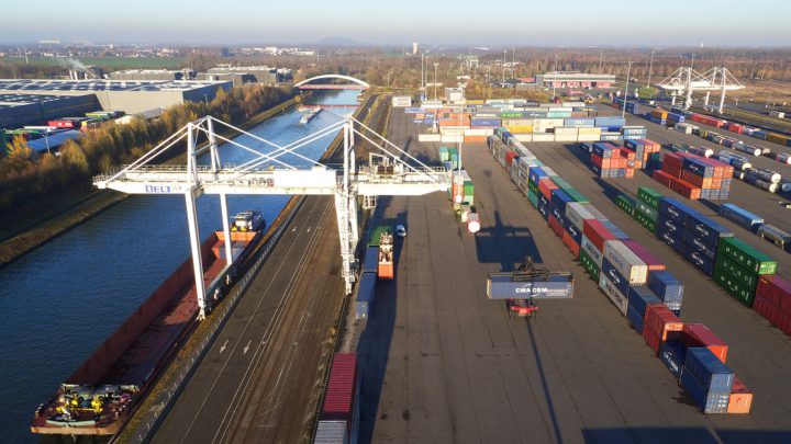 Contargo has started a new container barge line with two round trips per week between the seaports of Antwerp and Rotterdam and the multimodal terminal in Dourges.